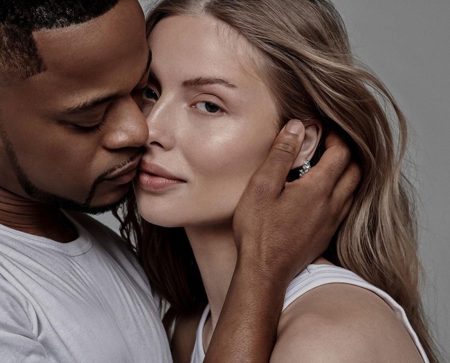 Model keturunan Denmark itu sempat dikabarkan merupakan selingkuhan Evra. Pasalnya Margaux dan pria berusia 40 tahun itu kedapatan bermesraan ketika sang mantan pemain bola asal Perancis masih berstatus menikah.  Foto: Instagram @margauxalexandra