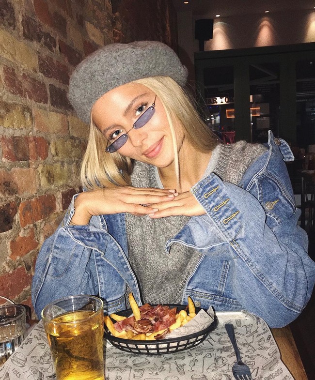 Terungkapnya hubungan mereka semakin jadi sorotan karena keduanya tertangkap berciuman di London ketika awal lockdown Corona tahun lalu. Foto: Instagram @margauxalexandra