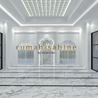 Dalam foto-foto yang dibagikan desain masjid tersebut tampak mewah dan elegan dengan didominasi warna putih. Lantainya yang terbuat dari marmer pun tampak megah dan cantik. Foto: Instagram