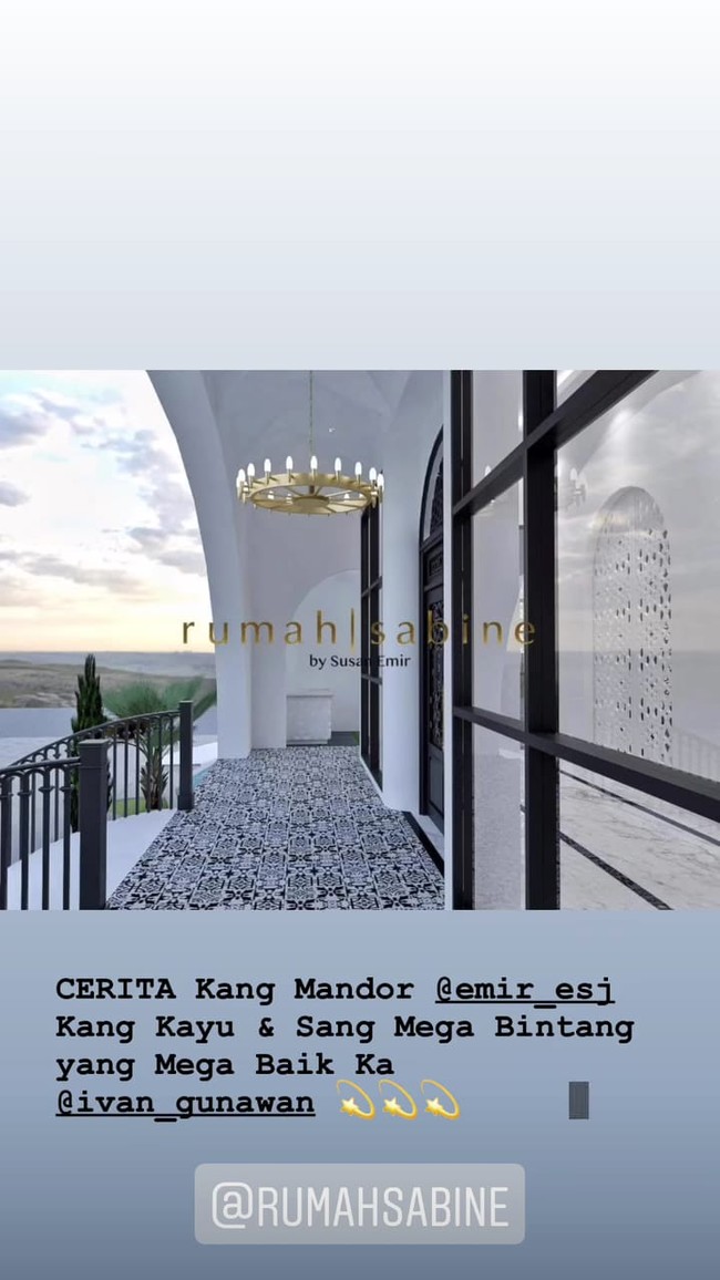 Di samping mesjid juga dipasang sebuah lampu gantung. Lampu gantung tersebut menambah keindahan masjid. Foto: Instagram