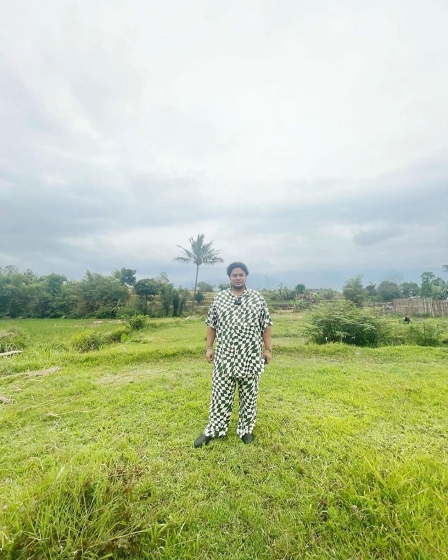 Ivan Gunawan diketahui akan segera membangun sebuah masjid di kawasan Garut, Jawa Barat. Masjid tersebut akan dibangun menggunakan hadiah uang sebesar Rp 500 juta yang diberikan oleh Deddy Corbuzier. Foto: Instagram