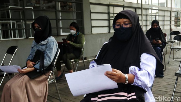 Masjid Salman Bandung Jadi Sentra Vaksinasi COVID-19 Wakil Wali Kota Bandung Yana Mulyana meresmikan sentra vaksinasi COVID-19 di Masjid Salaman ITB. Masjid Salman menjadi satu-satunya sentra vaksin di Jabar.