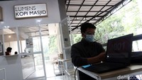 Pemkot Bandung bekerjasama dengan berbagai pihak salah satunya Masjid Salman ITB dan Wakaf Salman yang bertujuan untuk percepatan vaksinasi.