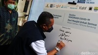 Ketua Umum YPM Salman ITB Suwarno mengatakan, vaksinasi ini digelar berkat kerjasama berbagai pihak salah satunya Pemkot Bandung dan Pemprov Jabar.