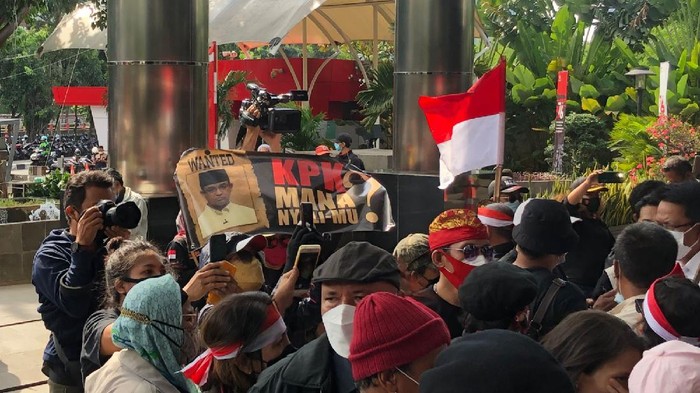Massa demo depan KPK tuntut pengusutan Formula E (Azhar-detikcom)