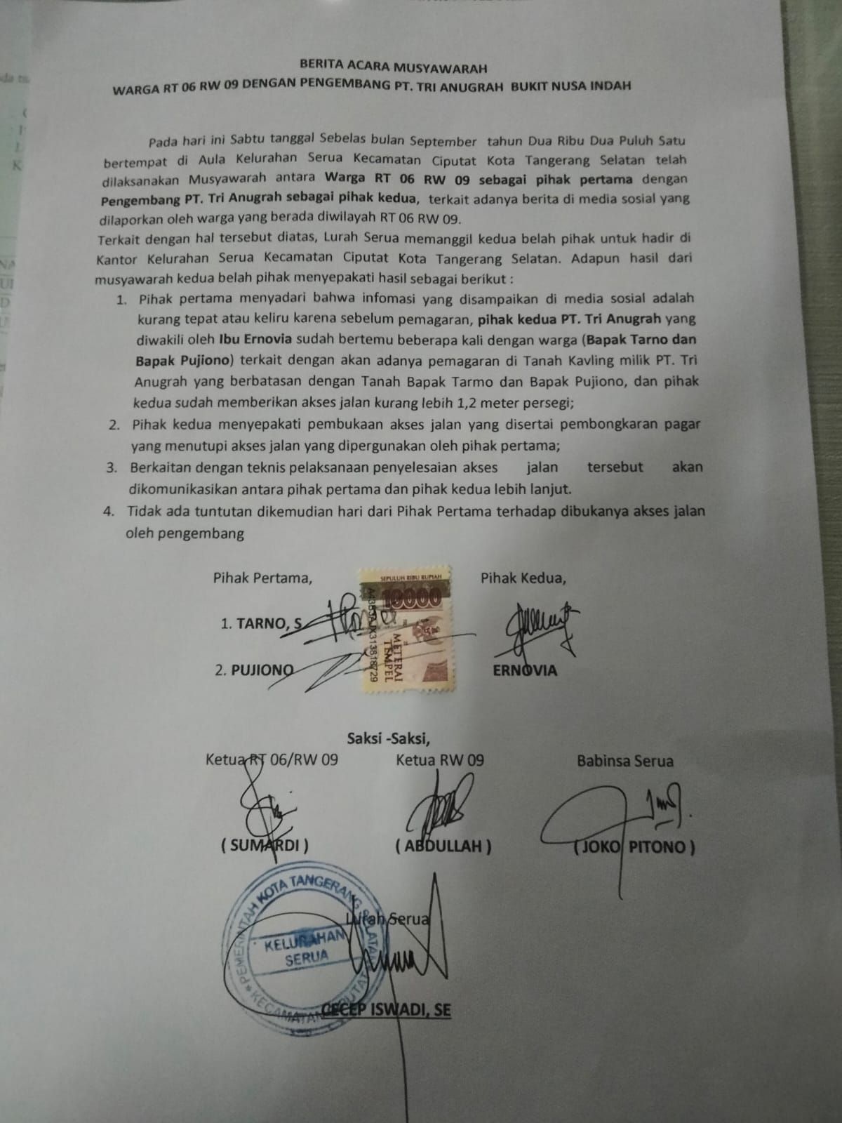 Mediasi antara warga Kampung Bulak dengan pengembang perumahan, oleh Lurah Serua, Cecep Iswadi. (Dok Kelurahan Serua)