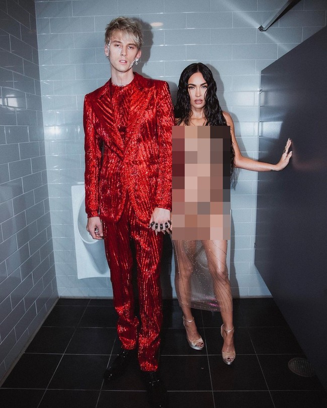“Ini 50/50, kali ini dia yang memimpin. Aku mendapatkan kepuasaan dengan memilikinya sepanjang malam di sisiku dan dia sangat cantik,” kata Machine Gun Kelly soal penampilannya dan Megan Fox di MTV Video Music Awards. Foto: Instagram Megan Fox