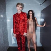 “Ini 50/50, kali ini dia yang memimpin. Aku mendapatkan kepuasaan dengan memilikinya sepanjang malam di sisiku dan dia sangat cantik,” kata Machine Gun Kelly soal penampilannya dan Megan Fox di MTV Video Music Awards. Foto: Instagram Megan Fox