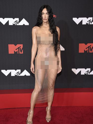 Megan Fox Pakai Dress Transparan di MTV VMAs, Ini Jejak Tren Naked Dress