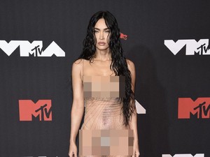 Megan Fox Pakai Dress Transparan di MTV VMAs, Ini Jejak Tren Naked Dress