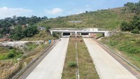 Teknologi New Austrian Tunneling Method (NATM) merupakan metode modern terowongan desain dan konstruksi mempekerjakan pemantauan canggih untuk mengoptimalkan berbagai teknik penguatan dinding berbasis pada jenis batuan di daerah pegunungan yang ditemui saat penerowongan berlangsung. Foto: Nur Azis