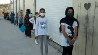 Akses ke air minum adalah tantangan abadi di kamp pengungsian. Warga harus berjalan kaki lebih dari satu kilometer ke kota terdekat untuk mendapatkan air.  