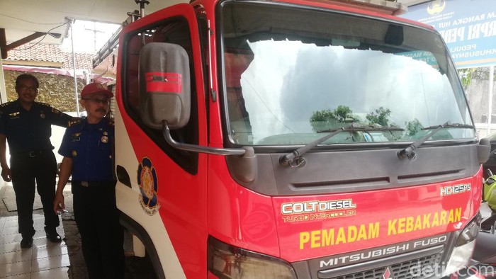 Mobil damkar di Sumedang