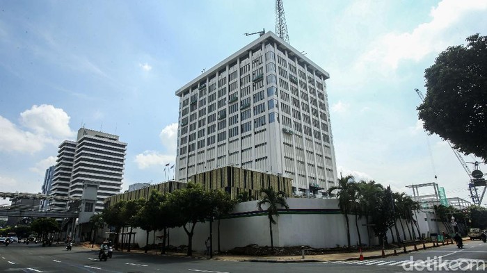 Proyek renovasi Gedung Sarinan terus dikebut. Menteri BUMN Erick Thohir mengatakan renovasi gedung tersebut akan rampung awal tahun depan.