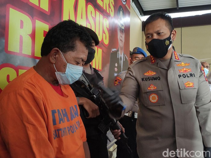 Residivis kasus pencabulan di Sidoarjo kembali berulah. Ia mencabuli siswi SD setelah membelikan korban es oyen.