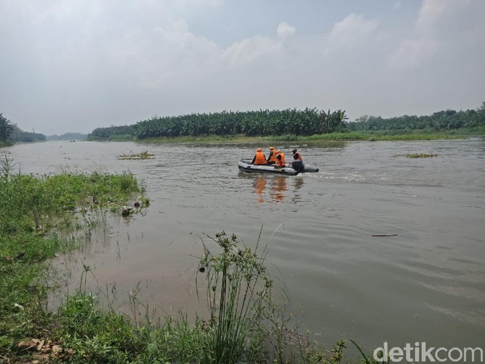 Pencari ikan hilang di Sungai Brantas Desa Tanggungkramat, Kecamatan Ploso, Jombang.