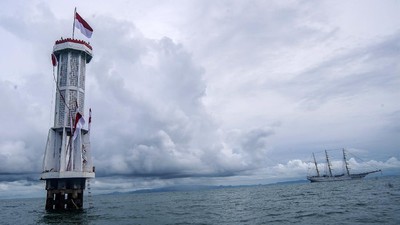 Bendera Merah Putih Dikibarkan di Mercusuar Ambalat