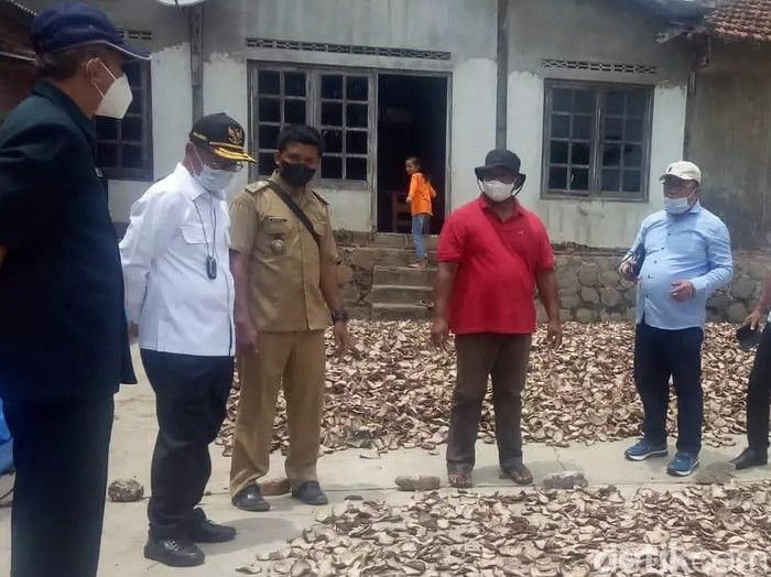 Gunung Pandan Madiun yang jadi sentra porang Indonesia mulai ramai dikunjungi petani pemula. Silih berganti para calon petani porang menimba ilmu di Madiun.