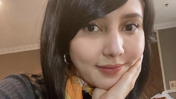 8 Foto Cantiknya Rara Nawangsih, Ibu Amanda Manopo di Ikatan Cinta yang Viral