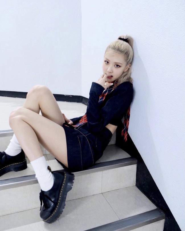 Rose BLACKPINK dikabarkan tengah berada di New York untuk mewakili YSL sebagai global ambassador di Met Gala 2021. Bila terbukti benar, Rose akan menjadi idol KPop wanita pertama yang menghadiri acara global itu. Foto: dok. Instagram @roses_are_rosie