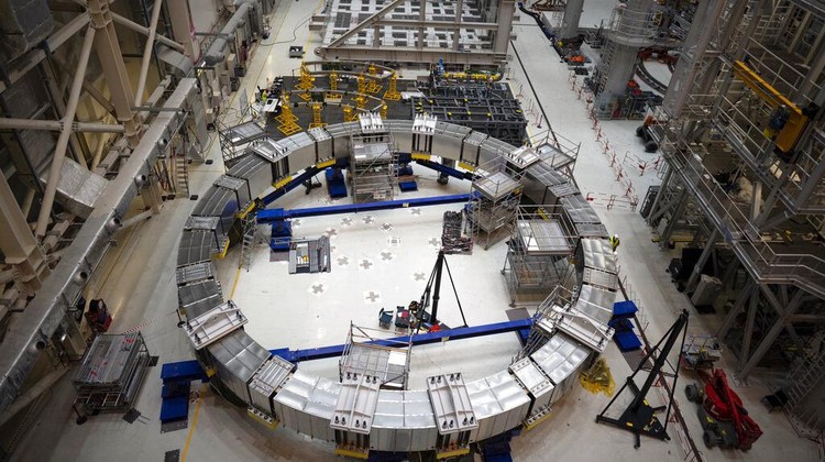 Saingi China, Eropa Mulai Kembangkan Reaktor Matahari Buatan A part of the cryostat component of the ITER machine is pictured in Saint-Paul-Lez-Durance, France, Thursday, Sept. 9, 2021. Scientists at the International Thermonuclear Experimental Reactor in southern France took delivery of the first part of a massive magnet so strong its American manufacturer claims it can lift an aircraft carrier. (AP Photo/Daniel Cole)