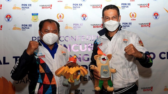 PB PON Papua memperkenalkan 'Torang Bisa' sebagai theme song PON 2021. Lagu ini dipilih karena lirik semangat dan persatuan NKRI dari Papua.