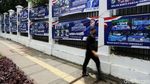 Spanduk HUT Partai Demokrat Penuhi Pagar Gedung DPR