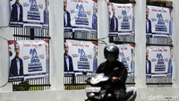 Spanduk itu berisi ucapan selamat hari ulang tahun ke-20 Partai Demokrat.