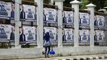Spanduk HUT Partai Demokrat Penuhi Pagar Gedung DPR