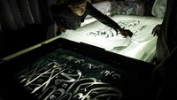 Mereka kebanjiran pesanan bendera setelah Taliban kembali berkuasa di Afghanistan.