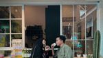 Begini Gaya Taqy Malik saat Ngopi Bareng Istri
