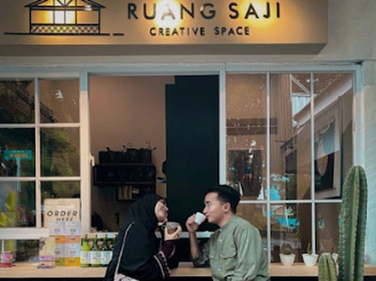 Begini Gaya Taqy Malik saat Ngopi Bareng Istri