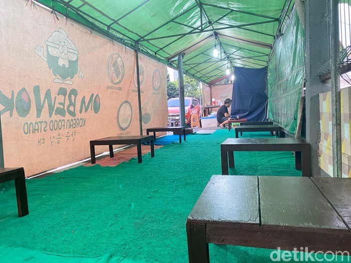 Warung tenda Korea; Om Bewok Korean Food di Jakarta Pusat