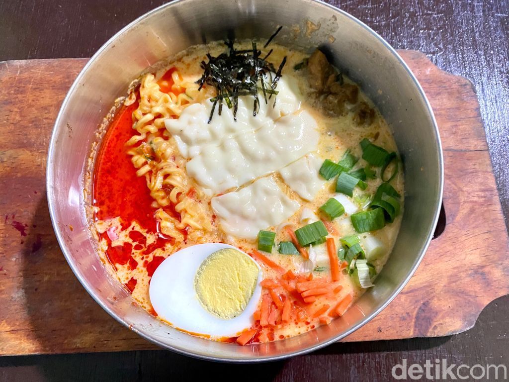 Warung tenda Korea; Om Bewok Korean Food di Jakarta Pusat