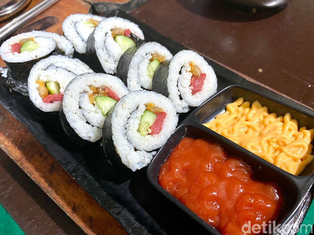 Warung tenda Korea; Om Bewok Korean Food di Jakarta Pusat