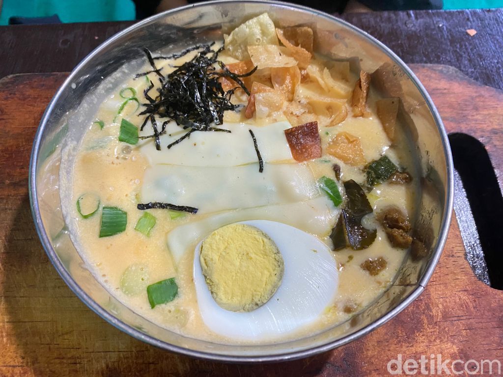 Warung tenda Korea; Om Bewok Korean Food di Jakarta Pusat