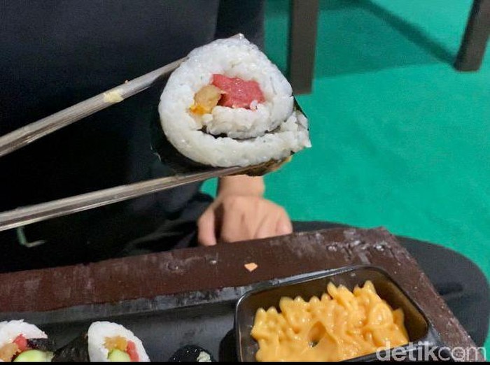 Warung tenda Korea; Om Bewok Korean Food di Jakarta Pusat