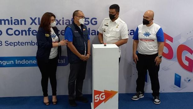 XL Axiata membuka program sentra vaksinasi Indonesia Bangkit di Medan, Sumatera Utara. Seiring hal tersebut, operator seluler ini mengenalkan sekaligus sosialisasi akan layanan 5G ke masyarakat.