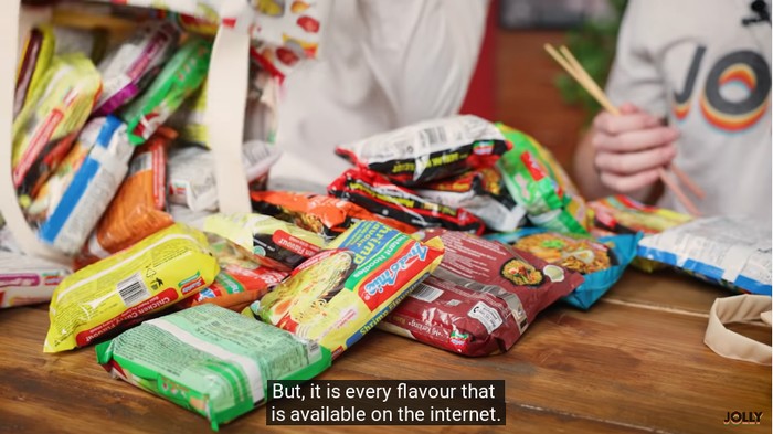 YouTuber Inggris Cicip Puluhan Rasa Indomie