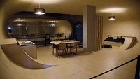 Bagi kalian para penggemar olahraga skateboard pasti bakalan betah tinggal di rumah ini. Seluruh bagian rumah didesain seperti 1 arena skateboard besar. Rumah ini dirancang oleh Pierre Andre Senizergues, seorang mantan juara dunia pro-skating. Dok. Modlar.
