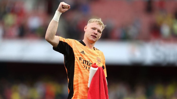 LONDON, ENGLAND - SEPTEMBER 11: Aaron Ramsdale of Arsenal celebrates their sides victory after the Premier League match between Arsenal and Norwich City at Emirates Stadium on September 11, 2021 in London, England. (Photo by Julian Finney/Getty Images)