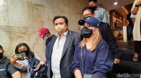 Ayu bahkan sempat melaporkan sang haters akibat komentarnya di media sosial dan ia juga pernah dibuatkan petisi agar dicekal dari industri hiburan. Yogi/detikcom