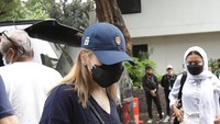 Ayu Ting Ting kembali diperiksa oleh polisi. Foto: Palevi/detikcom