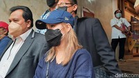 Ayu Ting Ting menyebut aksi ini untuk membela anaknya. Foto: Yogi/detikcom