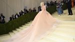 Billie Eilish Bergaya Old Hollywood, Pirang Mirip Marilyn Monroe