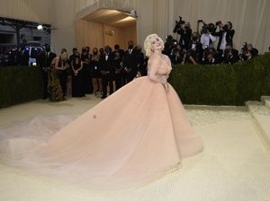 Cantiknya Billie Eilish Tampil Bak Marilyn Monroe di Met Gala 2021