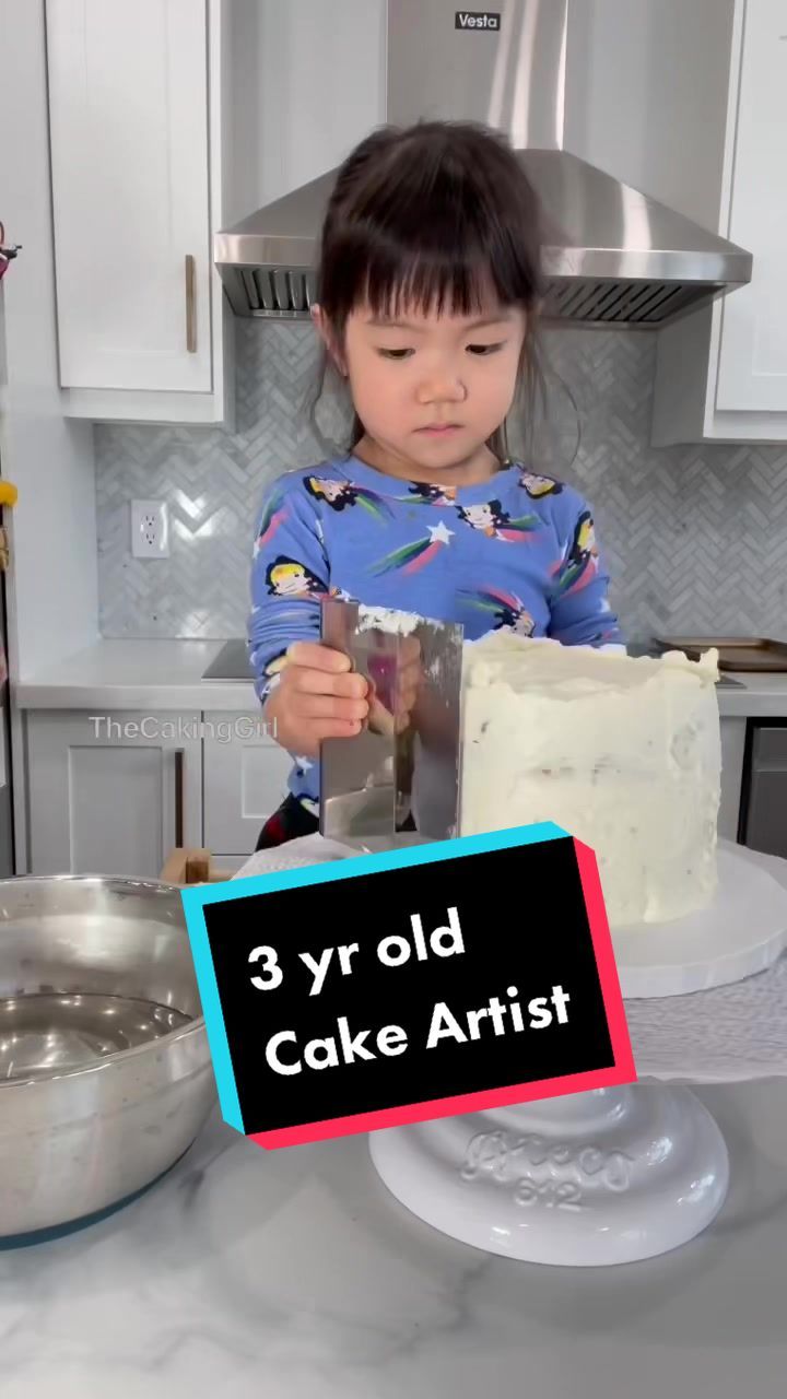 Bocah 3 Tahun Ini Sudah Jago Buat Kue dan Viral di TikTok