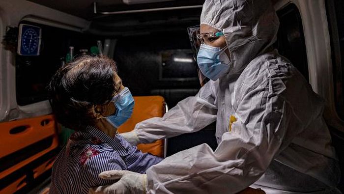 Corona Ngegas di Filipina, Ancaman Krisis Tenaga Medis di Depan Mata Melonjaknya kasus COVID-19 di Filipina membuat rumah sakit di negara itu dibayangi ancaman kekurangan tenaga medis. Pasalnya, virus Corona juga sasar para nakes