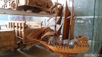 Dia mengatakan sebelum ada Corona miniatur kapal buatannya laku keras sampai Mancanegara. Mulai dari Timur Tengah, Irlandia, dan Rusia. Banyak turis yang beli kapal hasil buatannya.