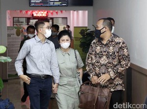 Desiree Tarigan Diklaim Tak Mau Lepas Hotman Paris, Ini Rahasianya